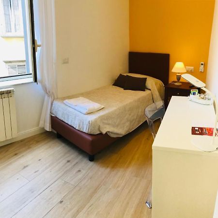 Agora Singola Con Bagno Privato Adiacente Bed & Breakfast Naples Luaran gambar