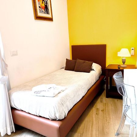 Agora Singola Con Bagno Privato Adiacente Bed & Breakfast Naples Luaran gambar