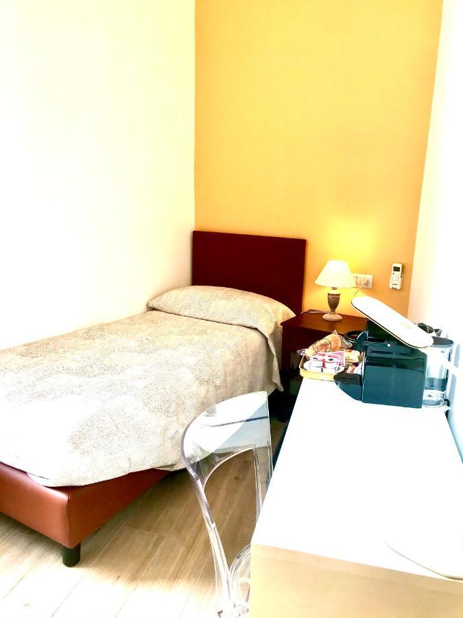 Agora Singola Con Bagno Privato Adiacente Bed & Breakfast Naples Luaran gambar
