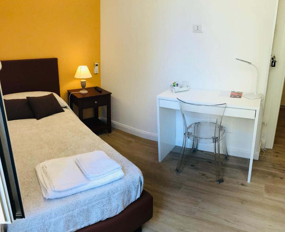 Agora Singola Con Bagno Privato Adiacente Bed & Breakfast Naples Luaran gambar