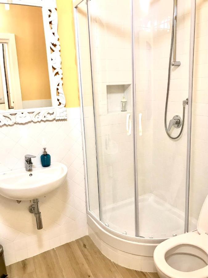 Agora Singola Con Bagno Privato Adiacente Bed & Breakfast Naples Luaran gambar